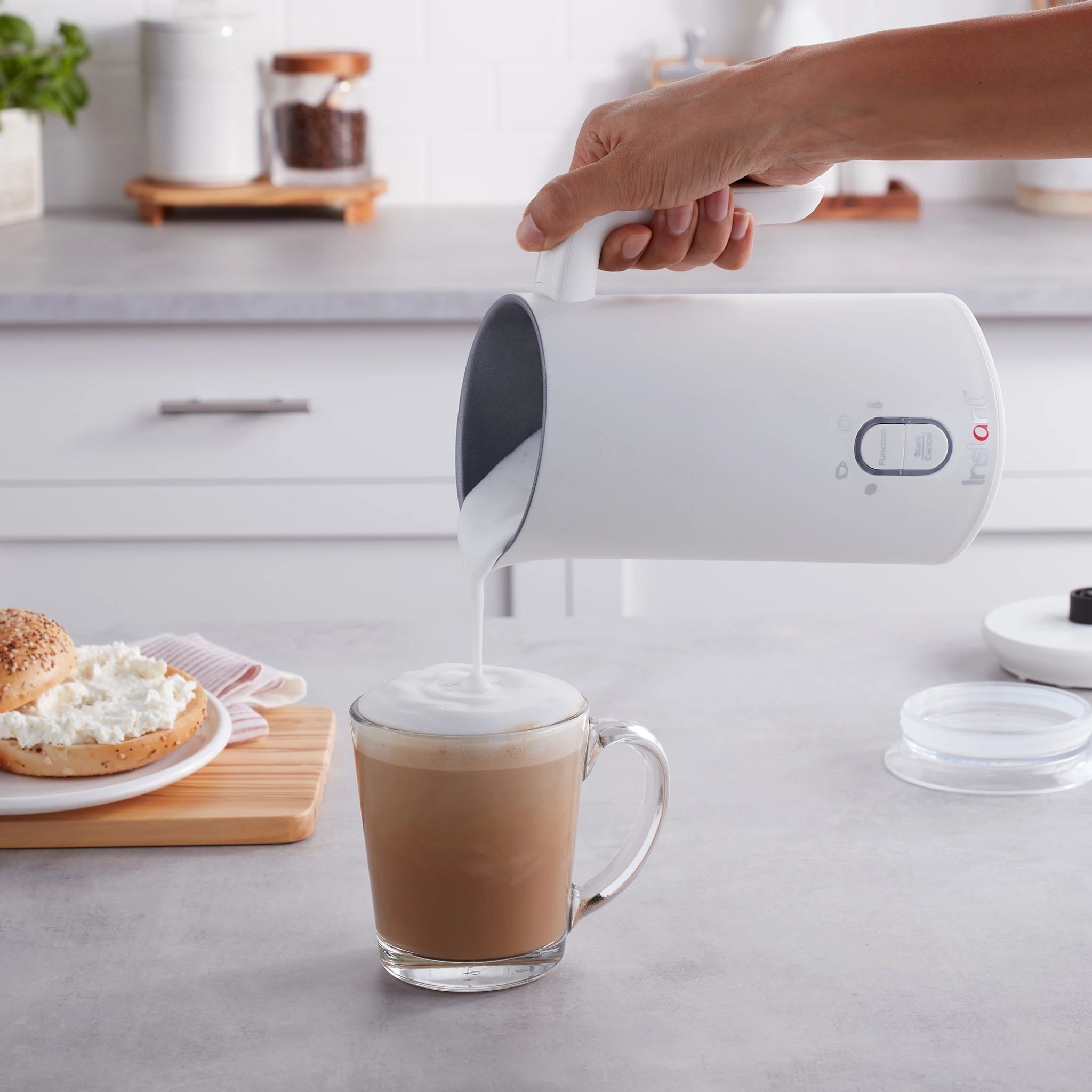IB_140-3456-01_Milk-Frother-White_ATF-No-Text_Square_Tile3.jpg